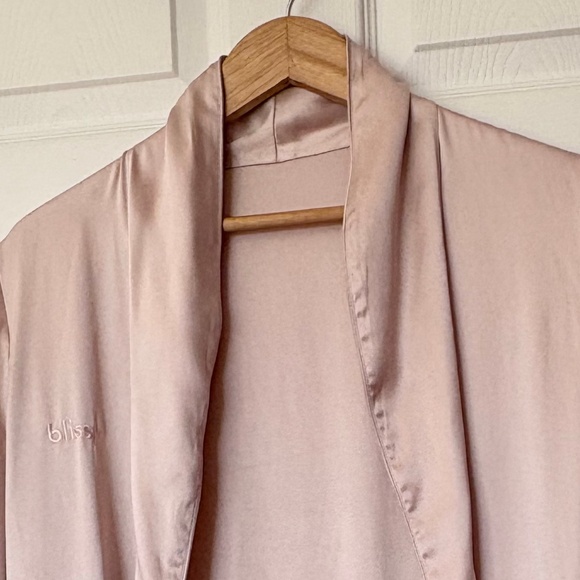 Blissy Classic 100% Mulberry Silk Luxury Robe Pink O/S - Picture 5 of 8